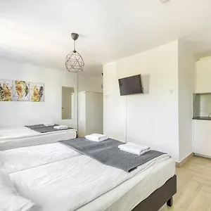 labo-apartment-niepodlegoci.warsawhotelspoland.com/